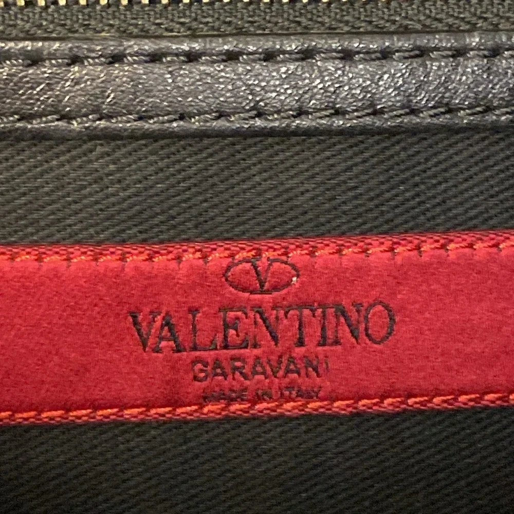 Valentino Garavani Rockstud Black Leather Pouch - Picture 8 of 11